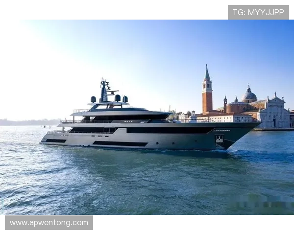 足球巨星的奢华游艇生活揭秘探索他们的海上梦想与豪华体验